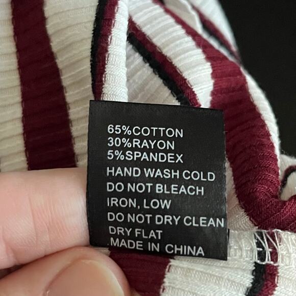 POL Women's Sleeveless Top Small White Red Stripped V-Neck Stretch Minimalist - Picture 8 of 8